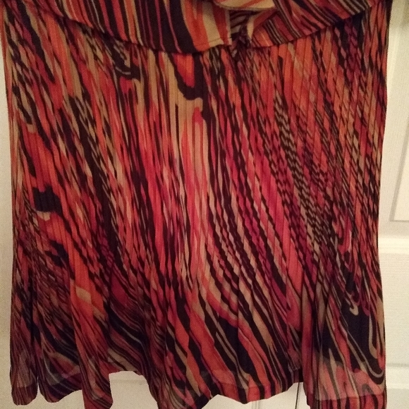 Sunny Leigh Multi Colored Ruffled Neck Top/Skirt Set - Picture 4 of 9